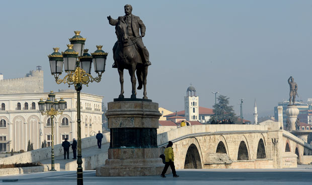 Македонија између Истока и Запада
